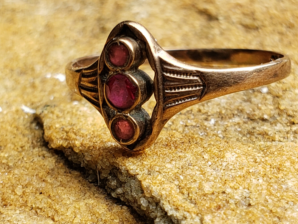 Antique Synthetic Ruby Ring / Synthetic Ruby Ring circa 1900s