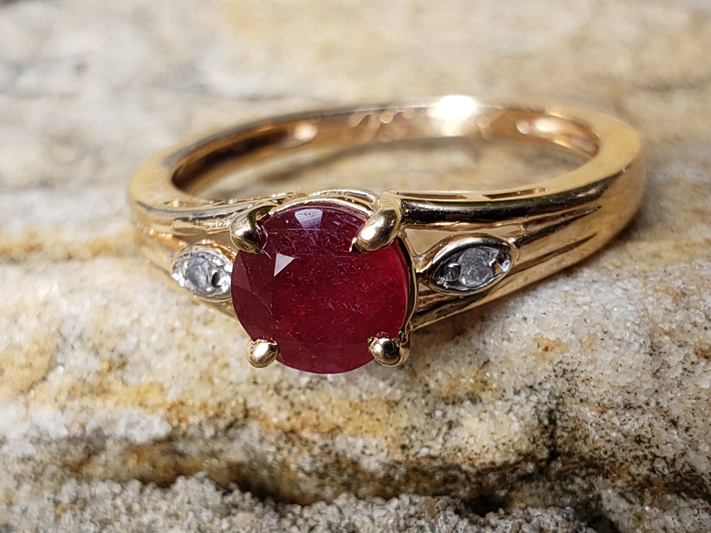 Ruby Solitaire Ring / Ruby and Diamond Access / Natural Ruby Ring / July Birthstone
