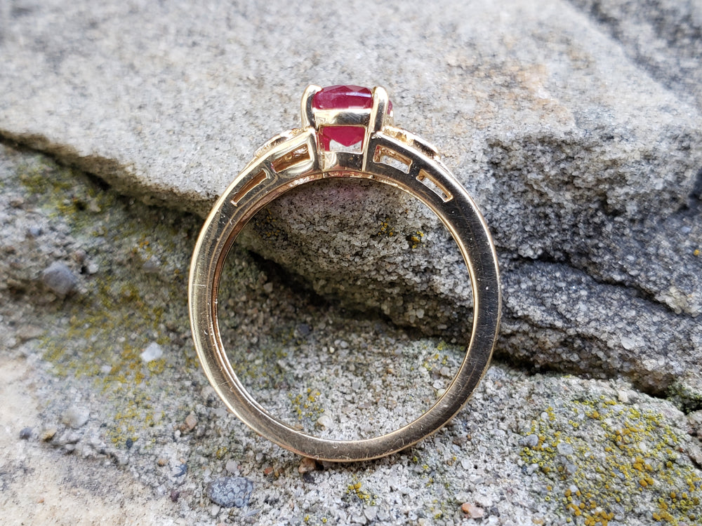 Ruby Solitaire Ring / Ruby and Diamond Access / Natural Ruby Ring / July Birthstone