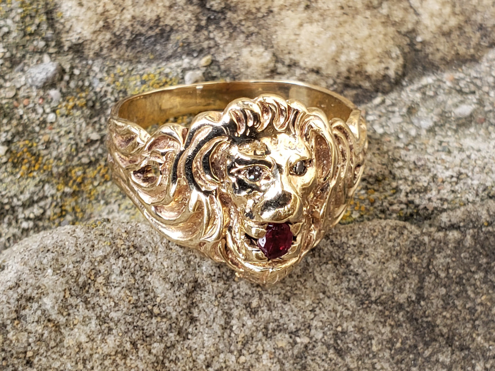 Statement Ruby and Diamond Lion Ring / Lioness Ring / Leo Ring / Gold Lion