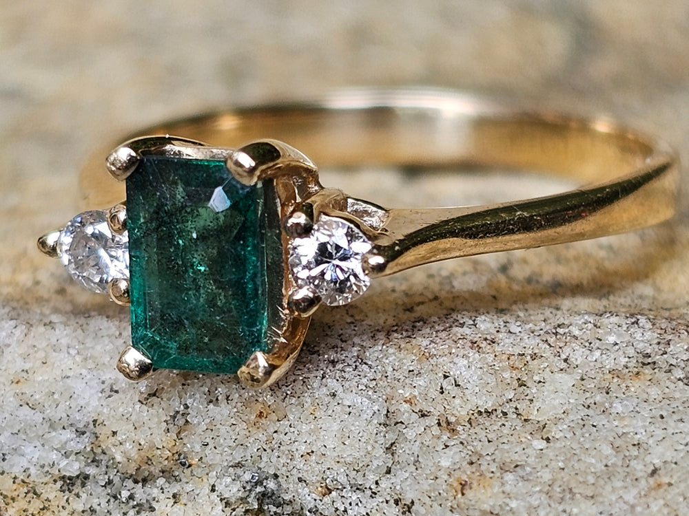 Vintage Emerald and Diamond Ring / May Birthstone / Emerald and Diamond Ring / Natural Emerald and Diamond Ring