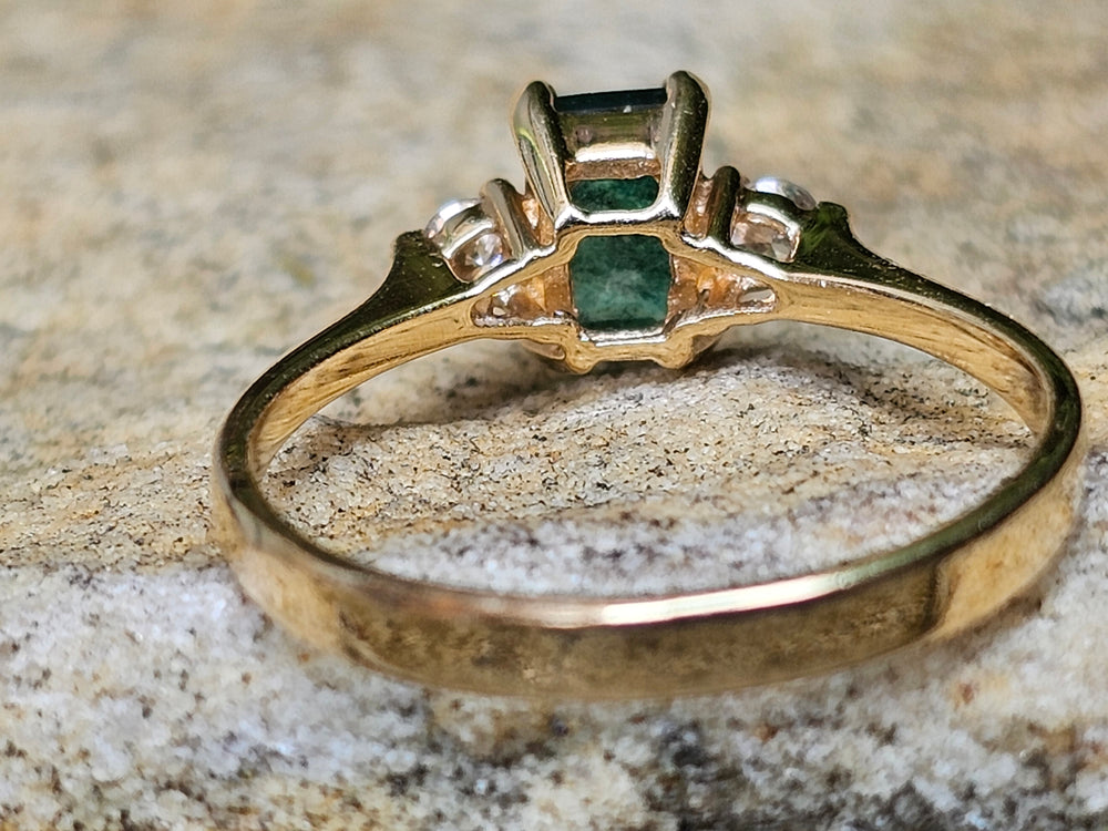 Vintage Emerald and Diamond Ring / May Birthstone / Emerald and Diamond Ring / Natural Emerald and Diamond Ring