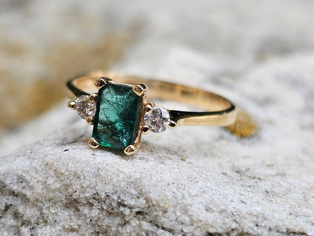 Vintage Emerald and Diamond Ring / May Birthstone / Emerald and Diamond Ring / Natural Emerald and Diamond Ring