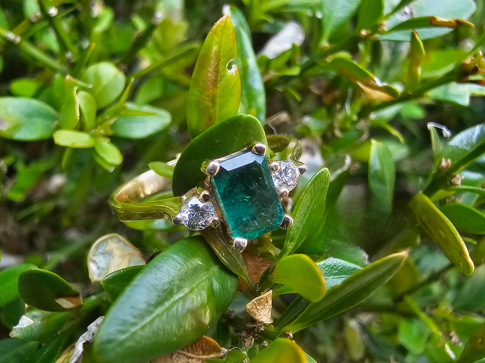 Vintage Emerald and Diamond Ring / May Birthstone / Emerald and Diamond Ring / Natural Emerald and Diamond Ring