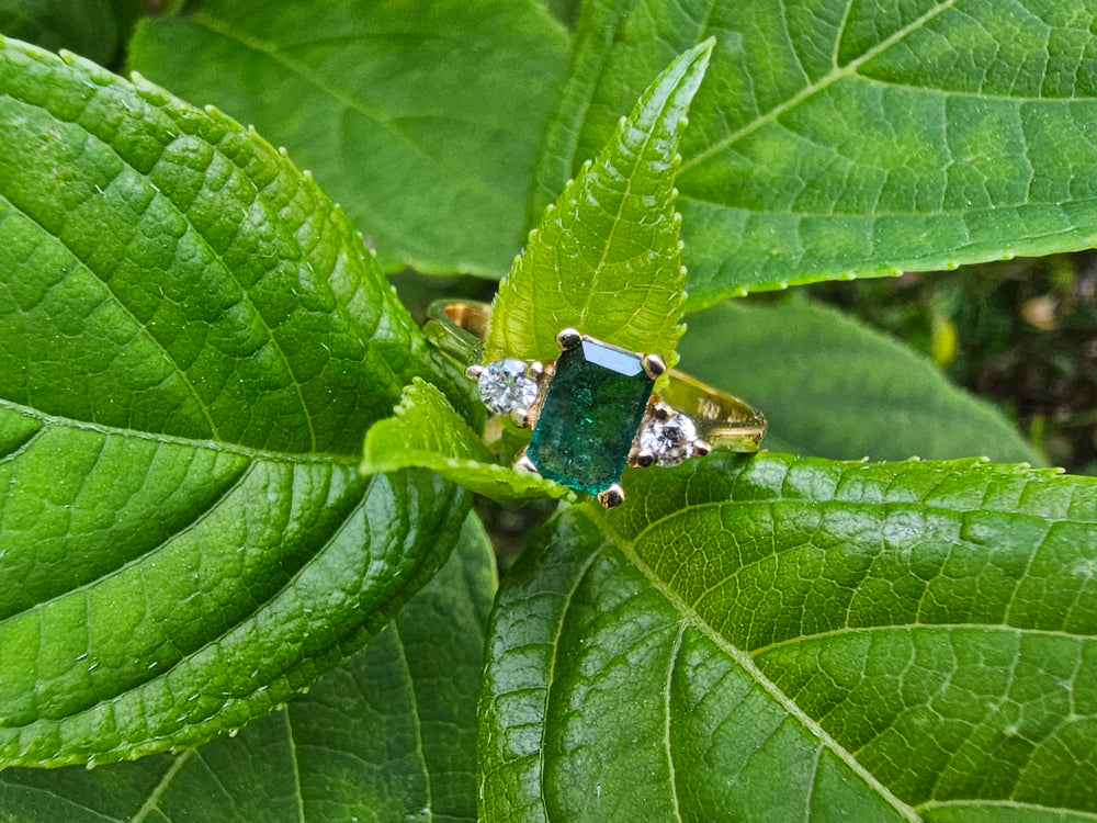 Vintage Emerald and Diamond Ring / May Birthstone / Emerald and Diamond Ring / Natural Emerald and Diamond Ring