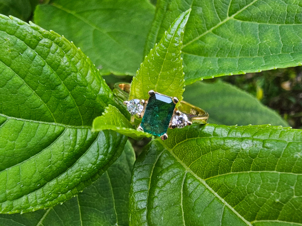 Vintage Emerald and Diamond Ring / May Birthstone / Emerald and Diamond Ring / Natural Emerald and Diamond Ring