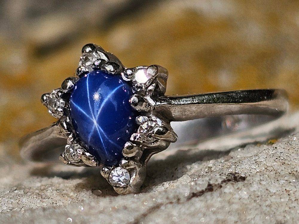 Vintage Lindy Star Sapphire Ring / 1950s Vintage Blue Star Sapphire / Synthetic Star Sapphire Ring / Synthetic Sapphire