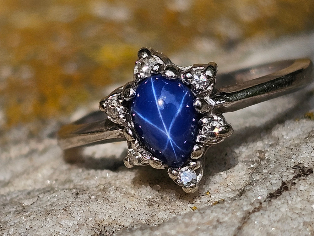 Vintage Lindy Star Sapphire Ring / 1950s Vintage Blue Star Sapphire / Synthetic Star Sapphire Ring / Synthetic Sapphire