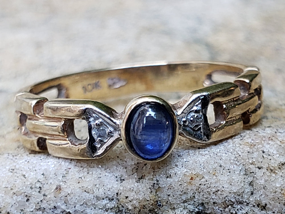 Cabochon Blue Sapphire and Diamond Ring / Sapphire and Diamond Ring / September Birthstone Ring