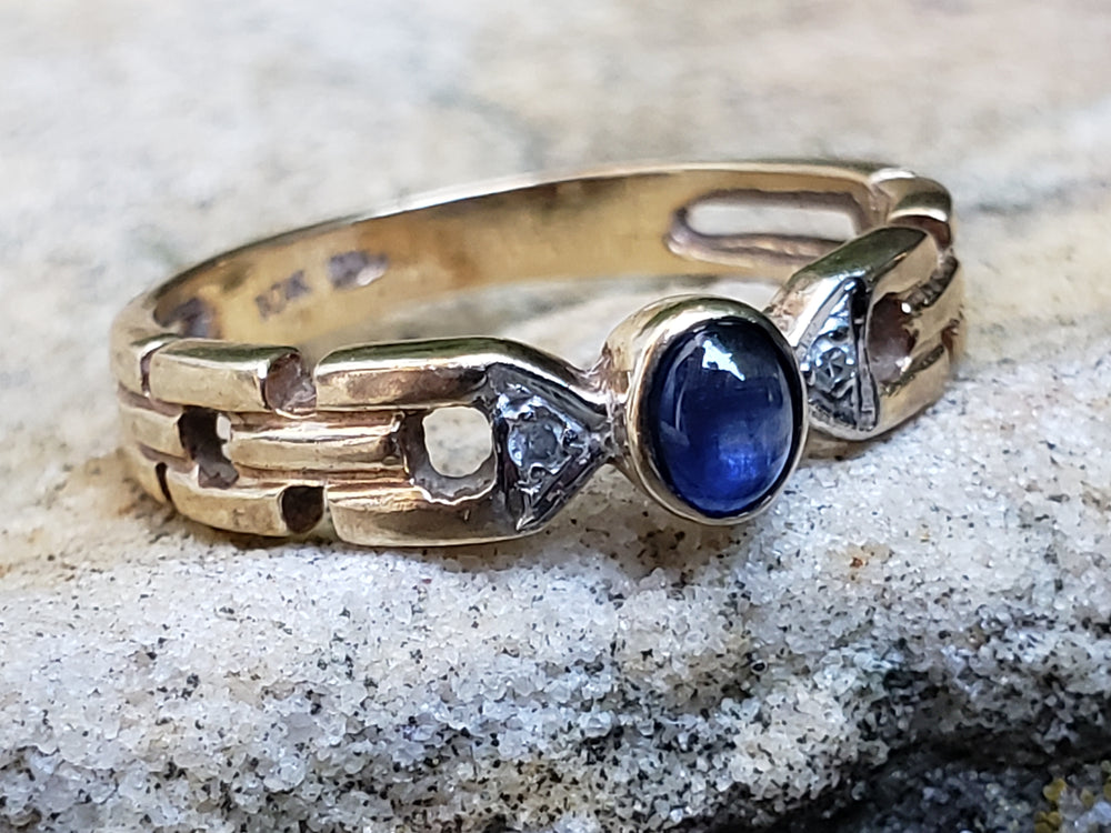 Cabochon Blue Sapphire and Diamond Ring / Sapphire and Diamond Ring / September Birthstone Ring