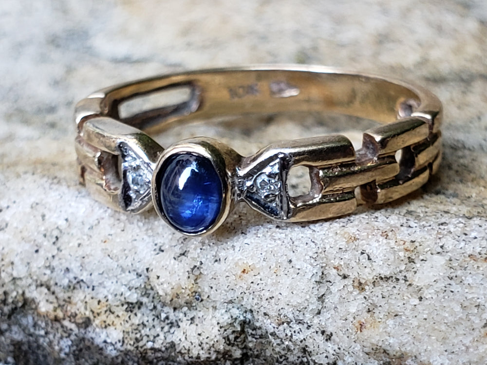 Cabochon Blue Sapphire and Diamond Ring / Sapphire and Diamond Ring / September Birthstone Ring
