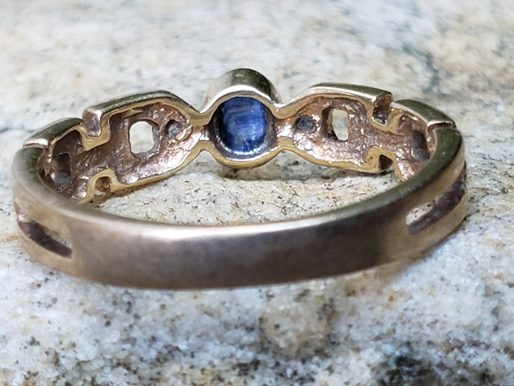 Cabochon Blue Sapphire and Diamond Ring / Sapphire and Diamond Ring / September Birthstone Ring