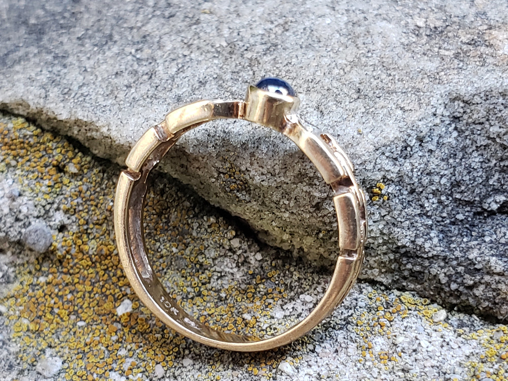 Cabochon Blue Sapphire and Diamond Ring / Sapphire and Diamond Ring / September Birthstone Ring