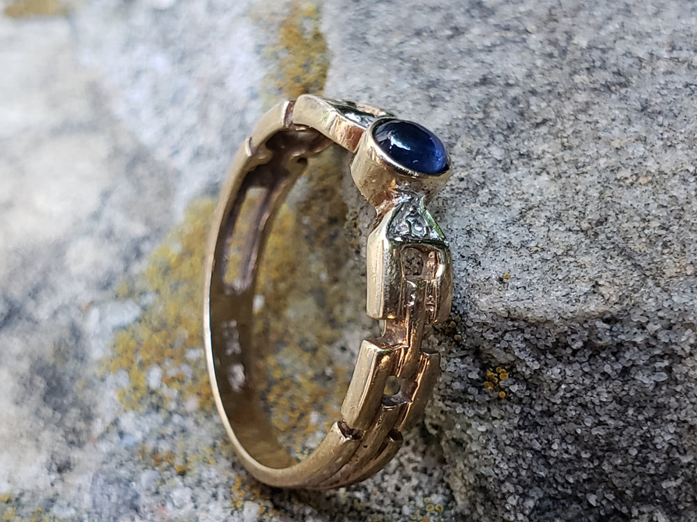 Cabochon Blue Sapphire and Diamond Ring / Sapphire and Diamond Ring / September Birthstone Ring