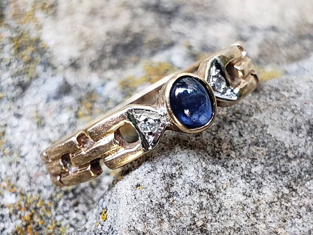 Cabochon Blue Sapphire and Diamond Ring / Sapphire and Diamond Ring / September Birthstone Ring