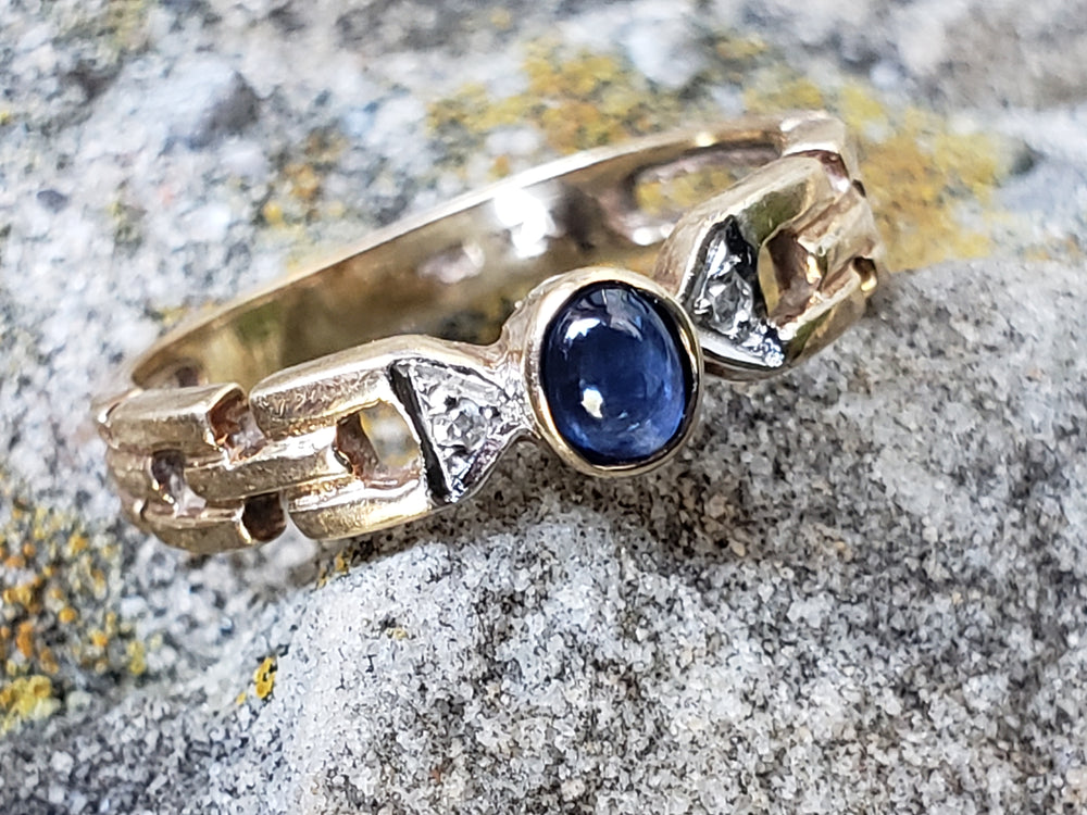 Cabochon Blue Sapphire and Diamond Ring / Sapphire and Diamond Ring / September Birthstone Ring