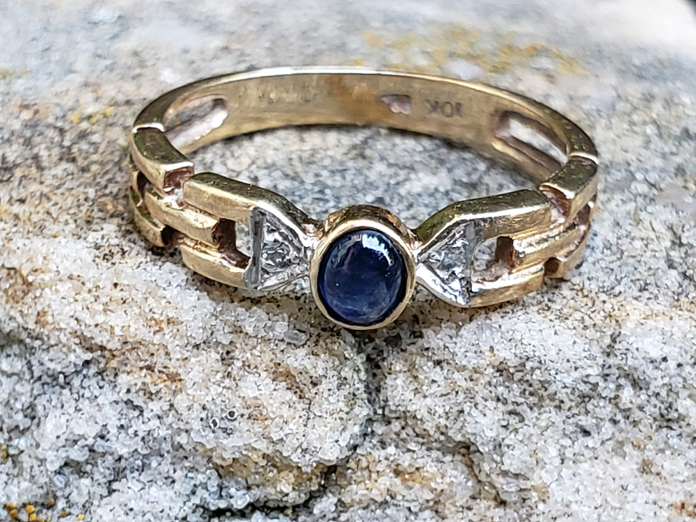 Cabochon Blue Sapphire and Diamond Ring / Sapphire and Diamond Ring / September Birthstone Ring