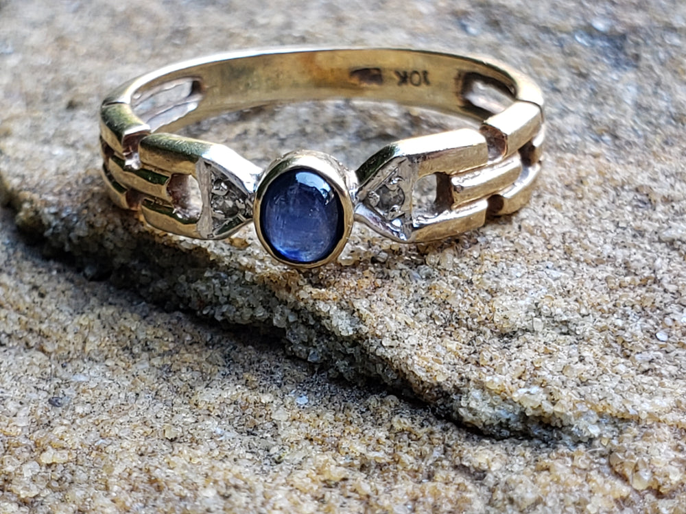Cabochon Blue Sapphire and Diamond Ring / Sapphire and Diamond Ring / September Birthstone Ring