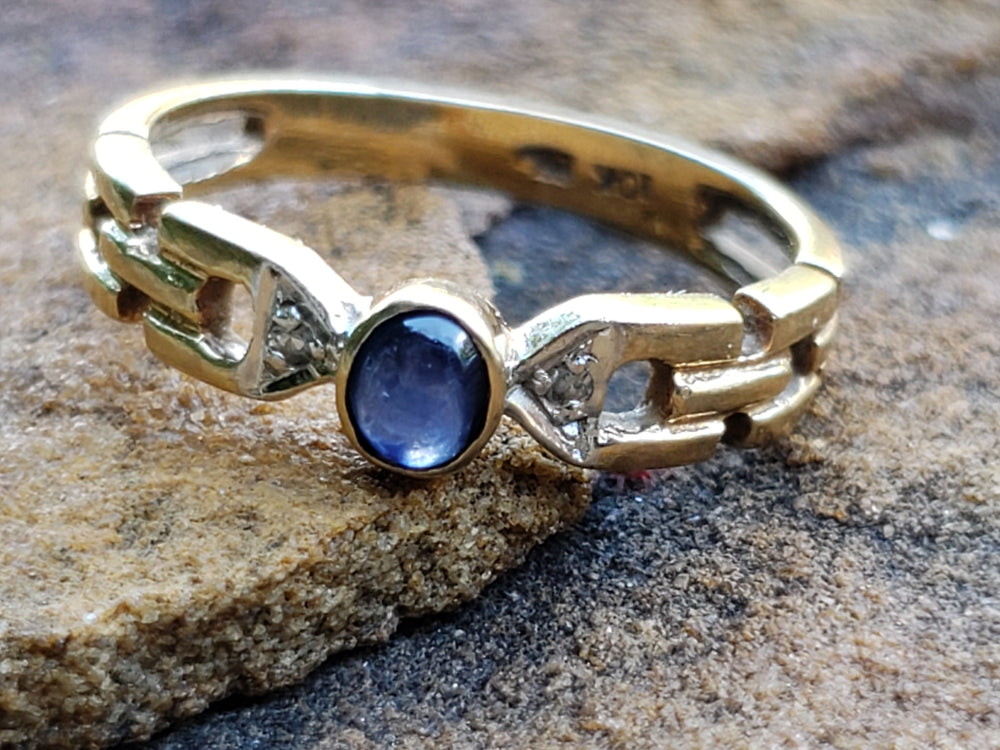 Cabochon Blue Sapphire and Diamond Ring / Sapphire and Diamond Ring / September Birthstone Ring