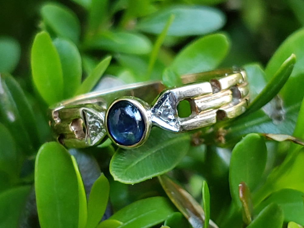 Cabochon Blue Sapphire and Diamond Ring / Sapphire and Diamond Ring / September Birthstone Ring