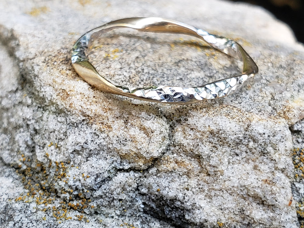 Two tone statement ring / White gold textured ring / Wavy Yellow and White Gold Band / Möbius ring