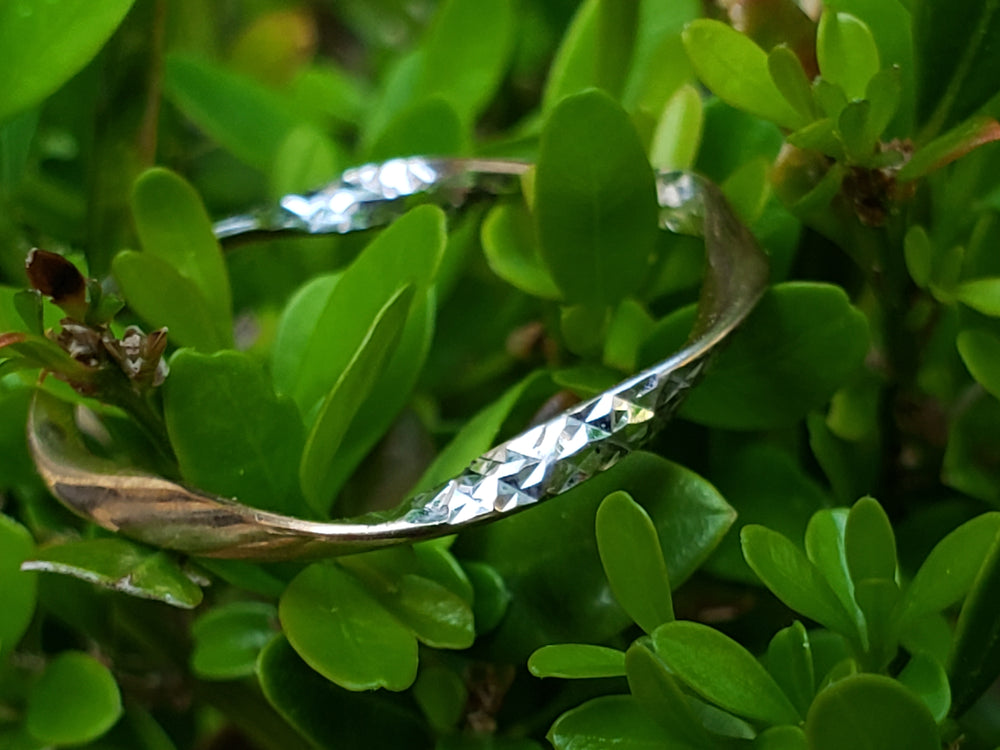 Two tone statement ring / White gold textured ring / Wavy Yellow and White Gold Band / Möbius ring