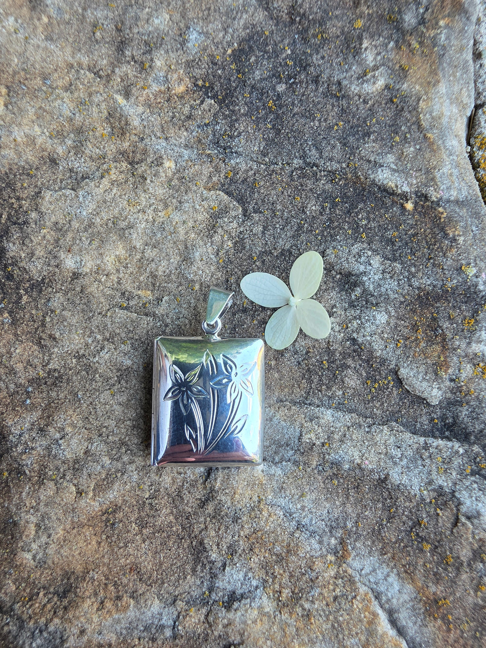Daffodils Engraved Locket / Square Locket / Floral Sterling Silver Locket