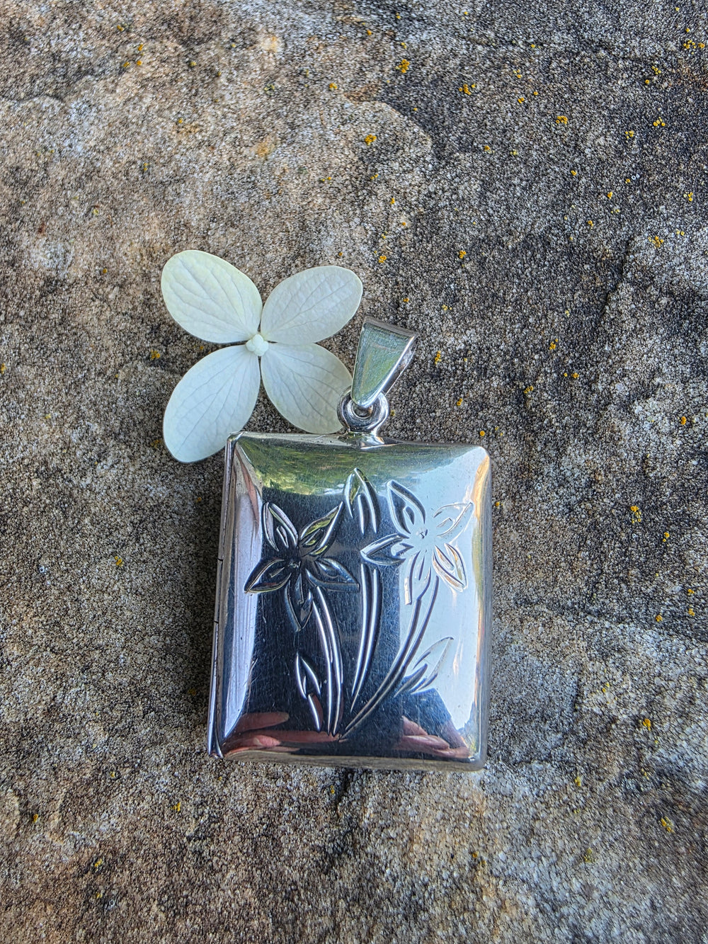 Daffodils Engraved Locket / Square Locket / Floral Sterling Silver Locket