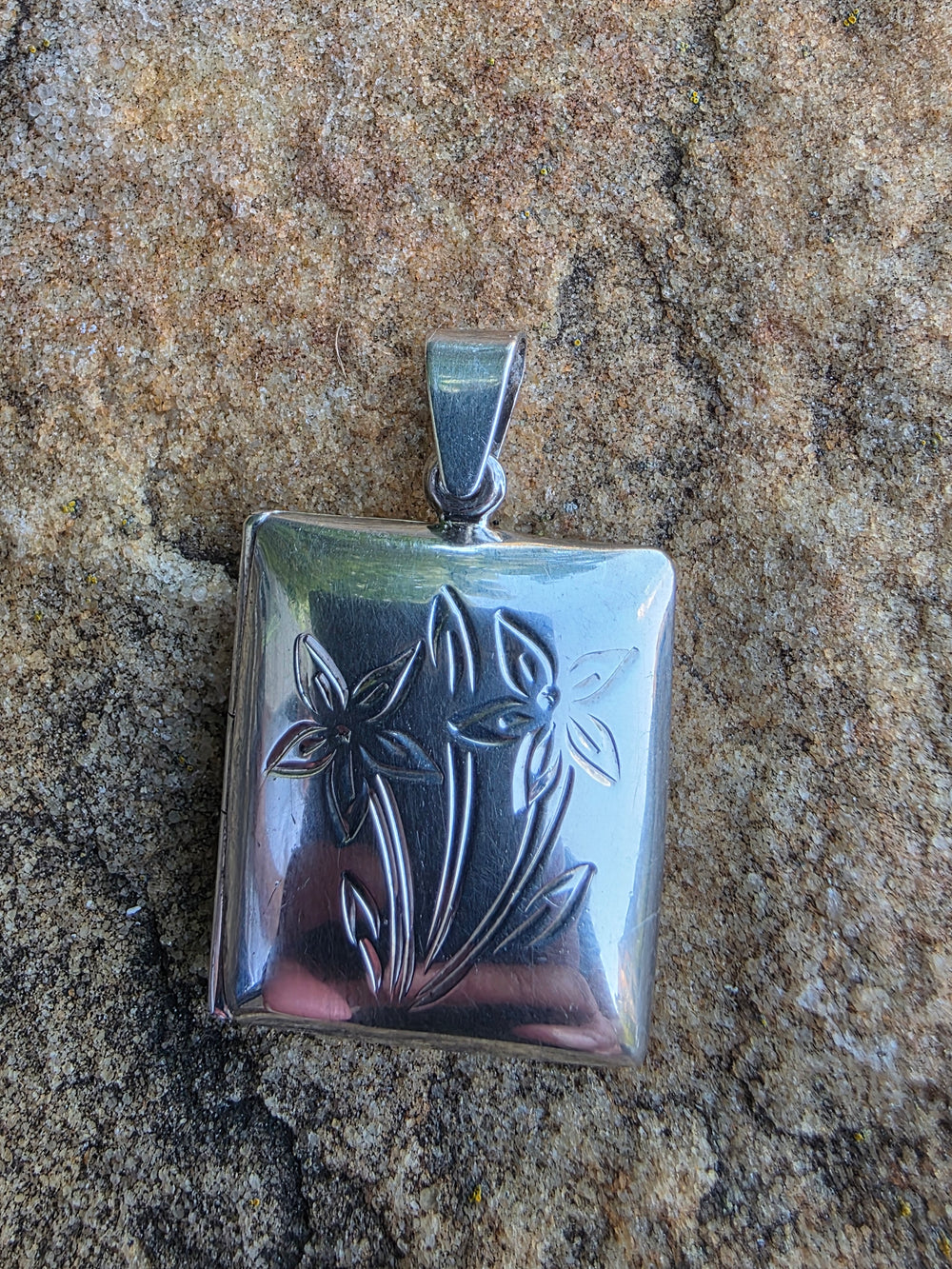 Daffodils Engraved Locket / Square Locket / Floral Sterling Silver Locket