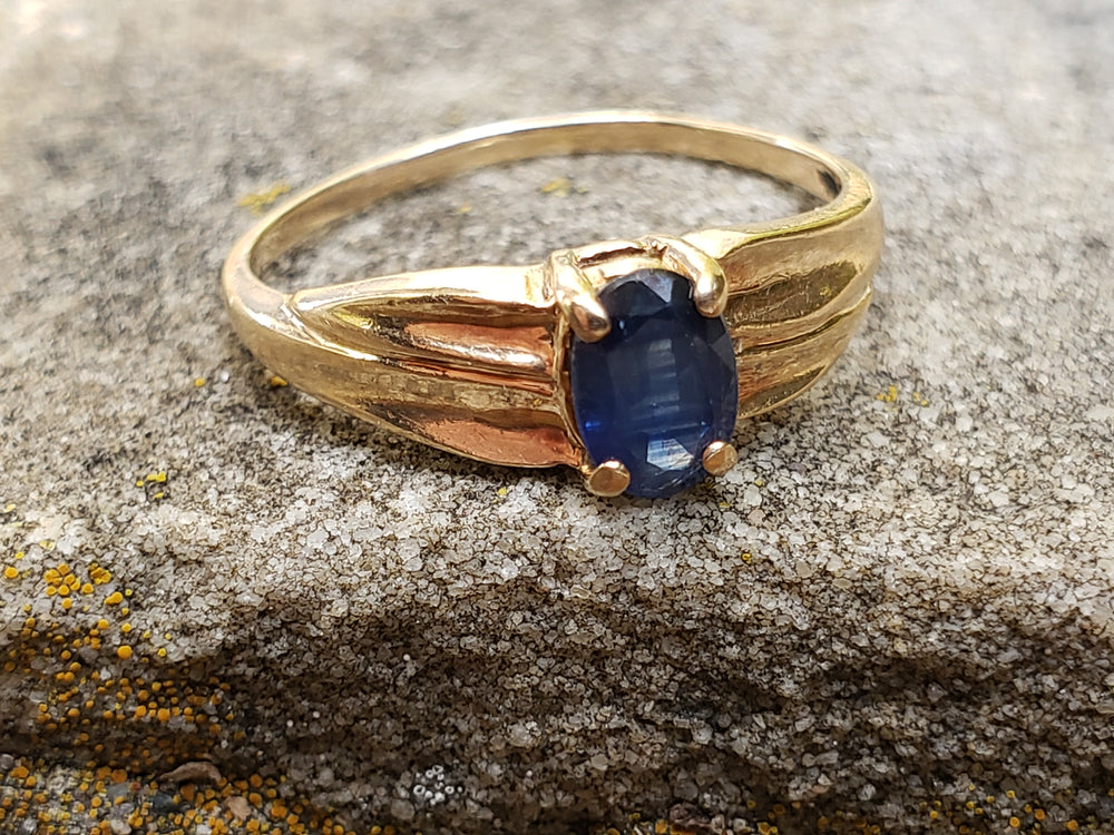 Sapphire Ring / Blue Sapphire Solitaire Ring / September Birthstone Ring / Natural Sapphire Ring