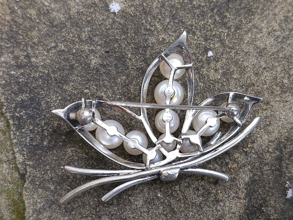 circa 1940s Mikimoto Akoya Pearl Brooch / Sterling Silver and Japanese Cultured Pearl Brooch / Cultured Pearls
