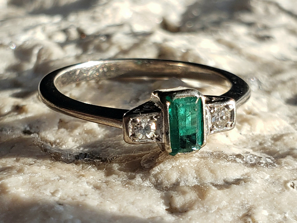Art Deco Emerald and Diamond Ring /Platinum Art Deco Ring