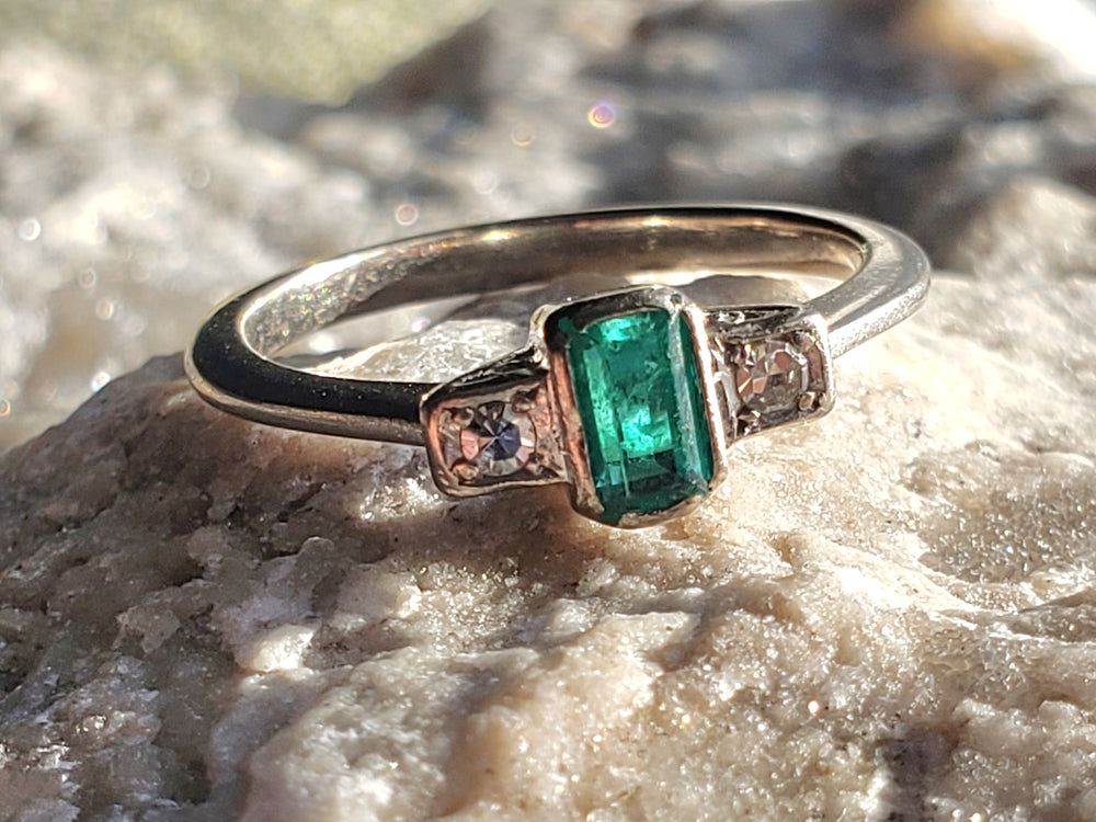 Art Deco Emerald and Diamond Ring /Platinum Art Deco Ring