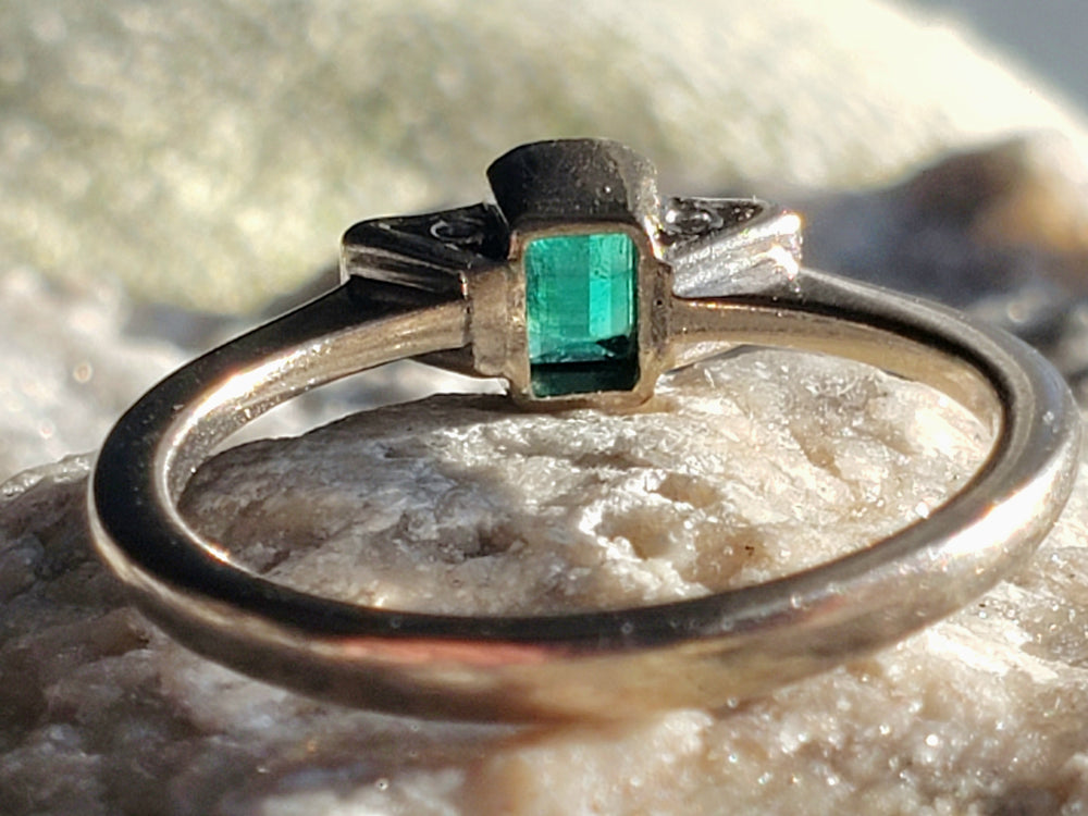 Art Deco Emerald and Diamond Ring /Platinum Art Deco Ring