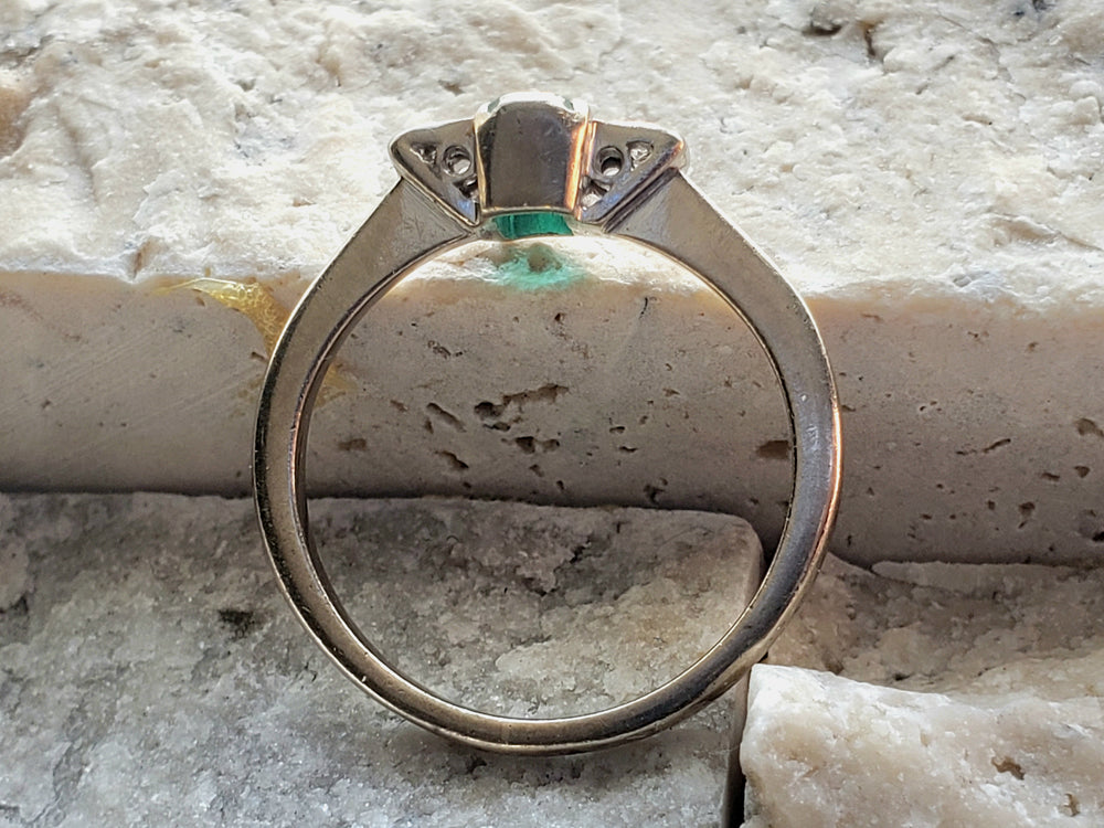 Art Deco Emerald and Diamond Ring /Platinum Art Deco Ring