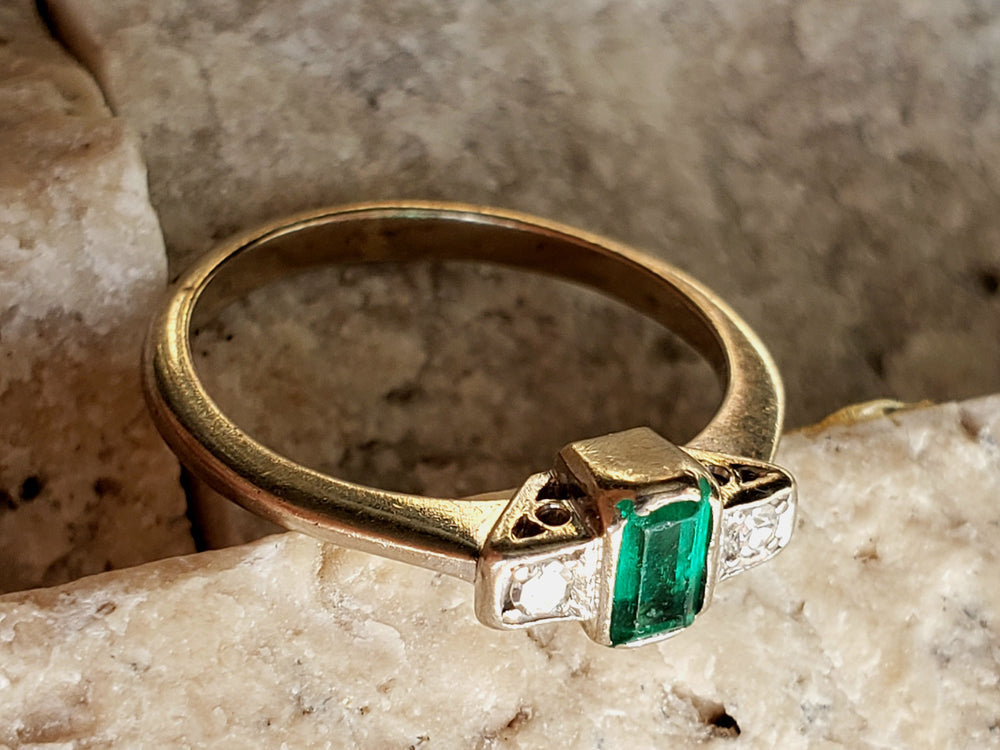 Art Deco Emerald and Diamond Ring /Platinum Art Deco Ring