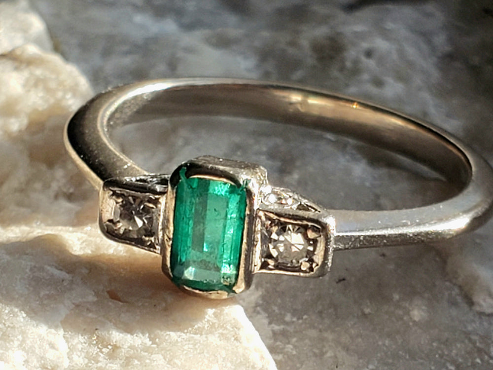 Art Deco Emerald and Diamond Ring /Platinum Art Deco Ring