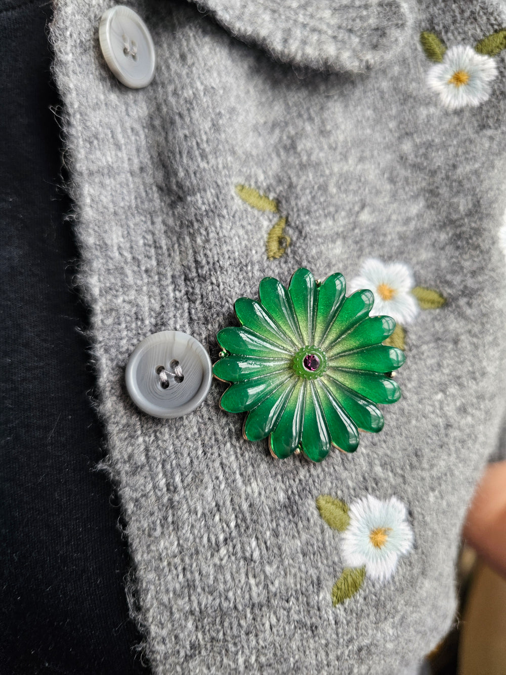 1960s Retro vintage green molded glass flower brooch