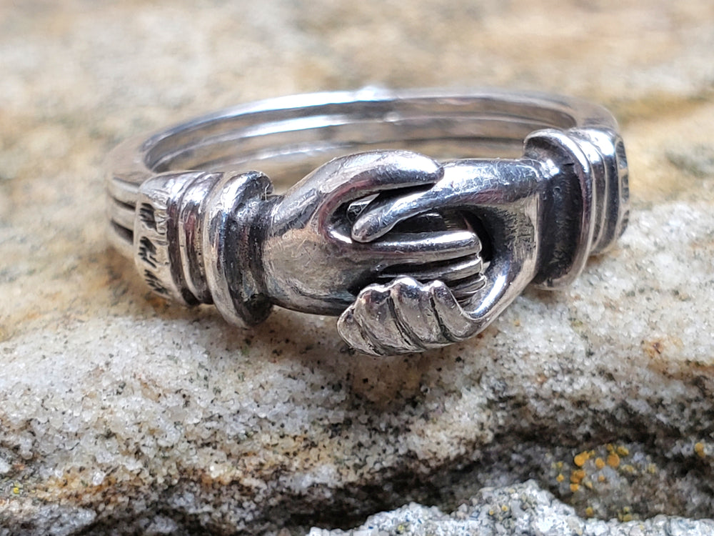 Fede Gimmel Ring / Claddagh Ring / Hands clasping band / Hidden Heart / Promise Ring