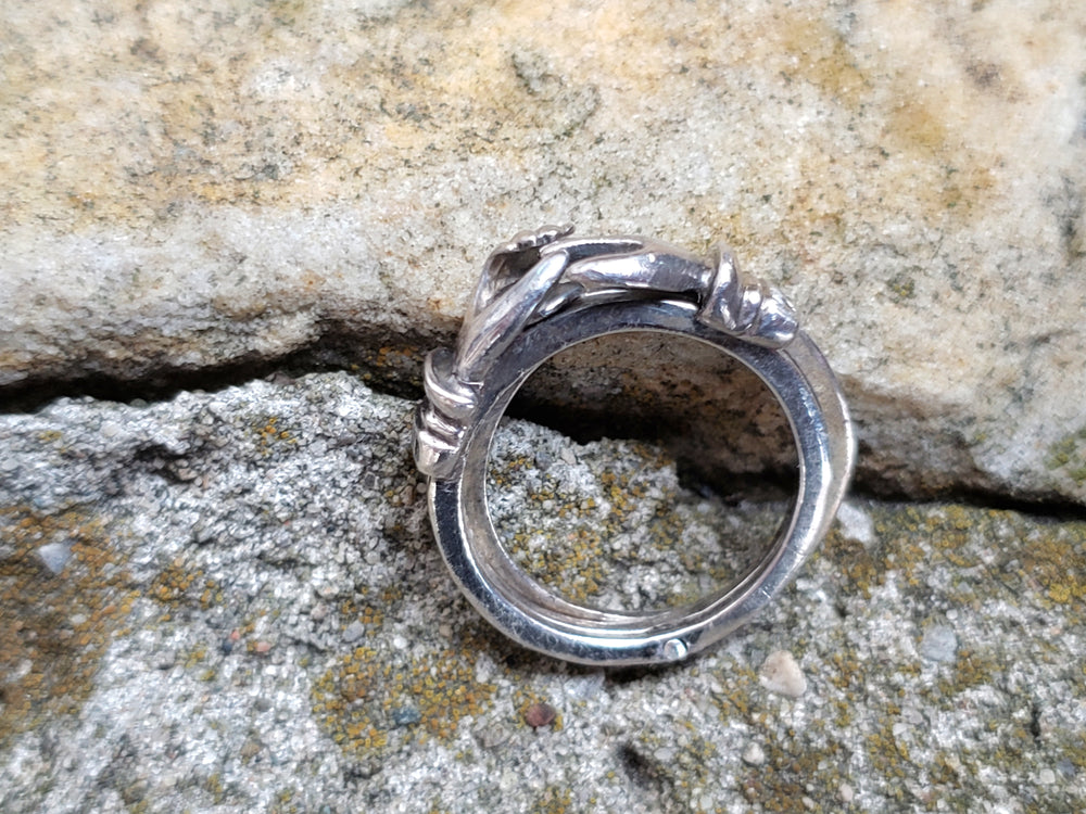 Fede Gimmel Ring / Claddagh Ring / Hands clasping band / Hidden Heart / Promise Ring