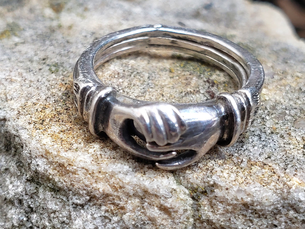 Fede Gimmel Ring / Claddagh Ring / Hands clasping band / Hidden Heart / Promise Ring