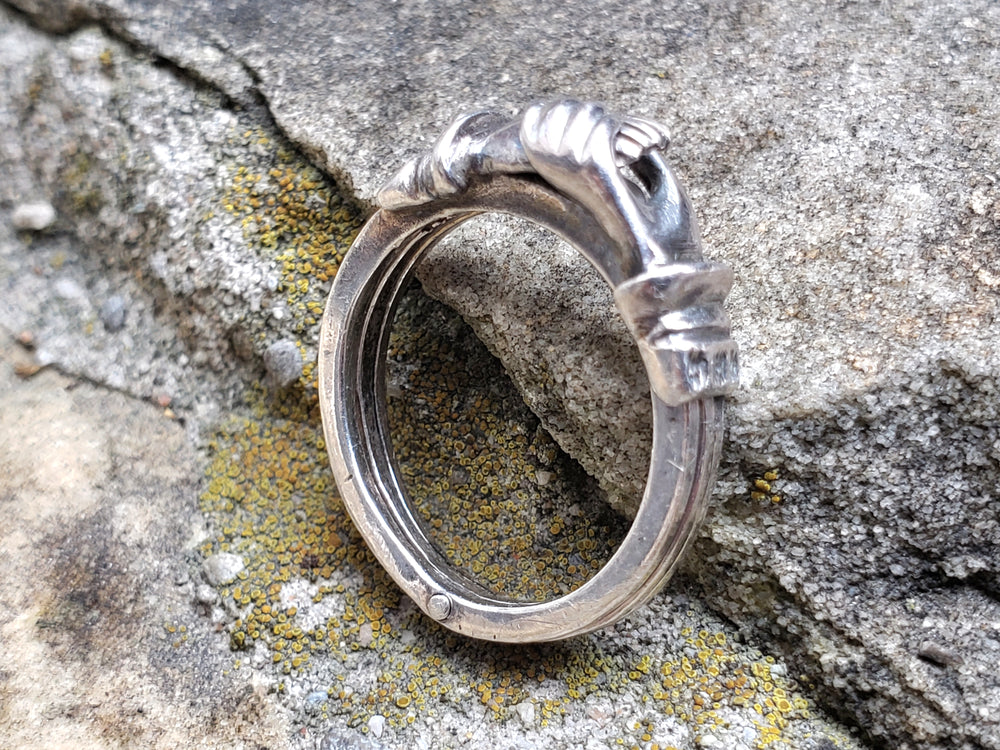 Fede Gimmel Ring / Claddagh Ring / Hands clasping band / Hidden Heart / Promise Ring