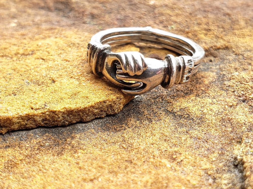 Fede Gimmel Ring / Claddagh Ring / Hands clasping band / Hidden Heart / Promise Ring