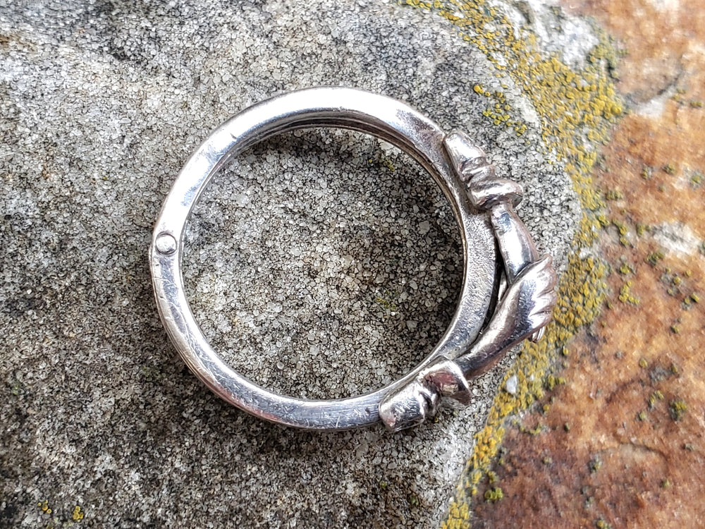 Fede Gimmel Ring / Claddagh Ring / Hands clasping band / Hidden Heart / Promise Ring