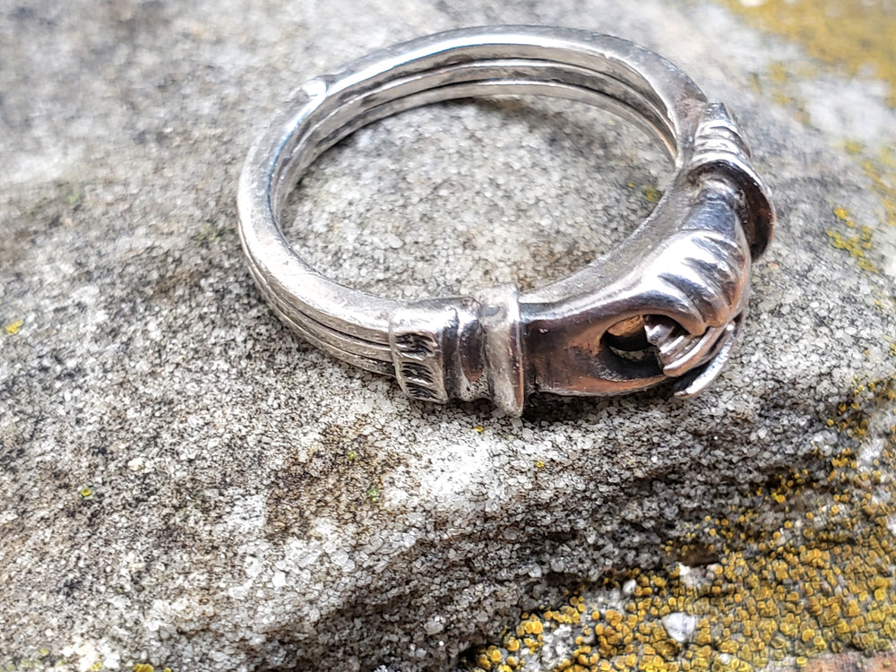 Fede Gimmel Ring / Claddagh Ring / Hands clasping band / Hidden Heart / Promise Ring