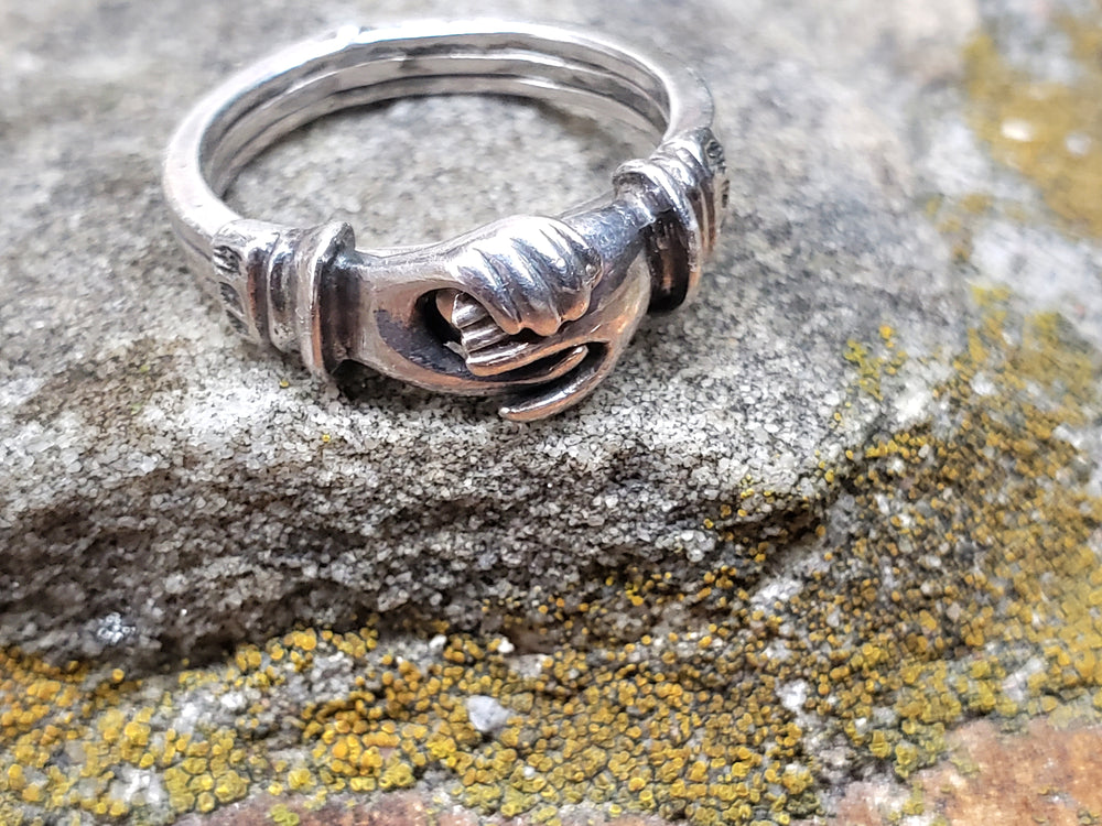 Fede Gimmel Ring / Claddagh Ring / Hands clasping band / Hidden Heart / Promise Ring