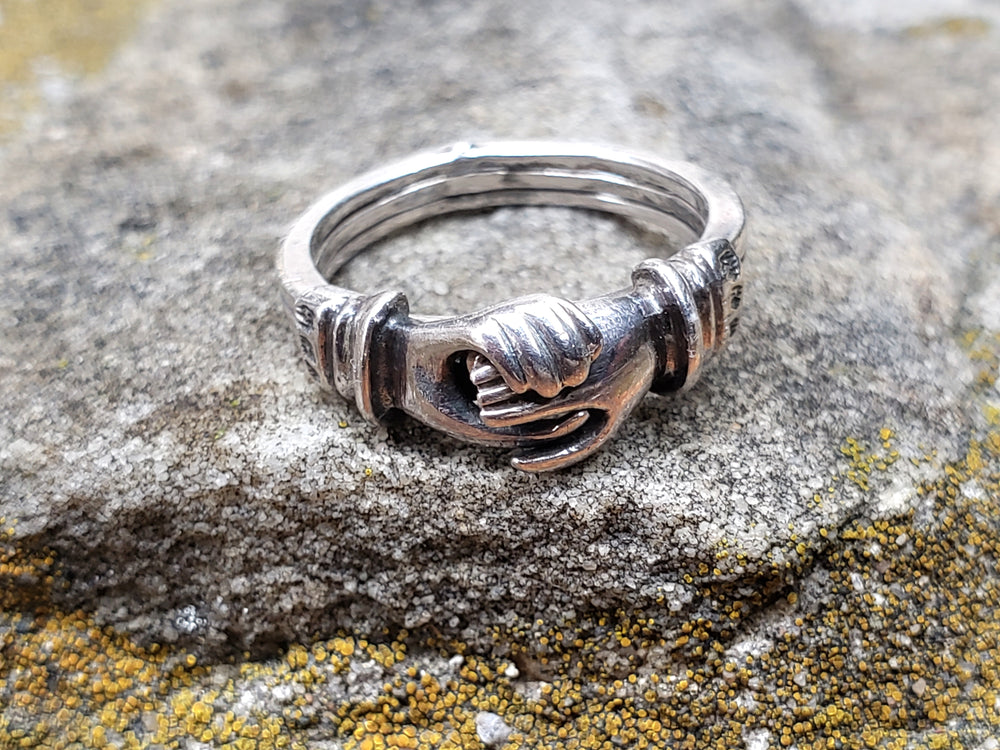 Fede Gimmel Ring / Claddagh Ring / Hands clasping band / Hidden Heart / Promise Ring