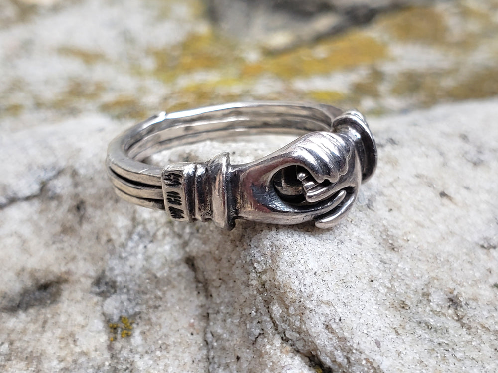 Fede Gimmel Ring / Claddagh Ring / Hands clasping band / Hidden Heart / Promise Ring