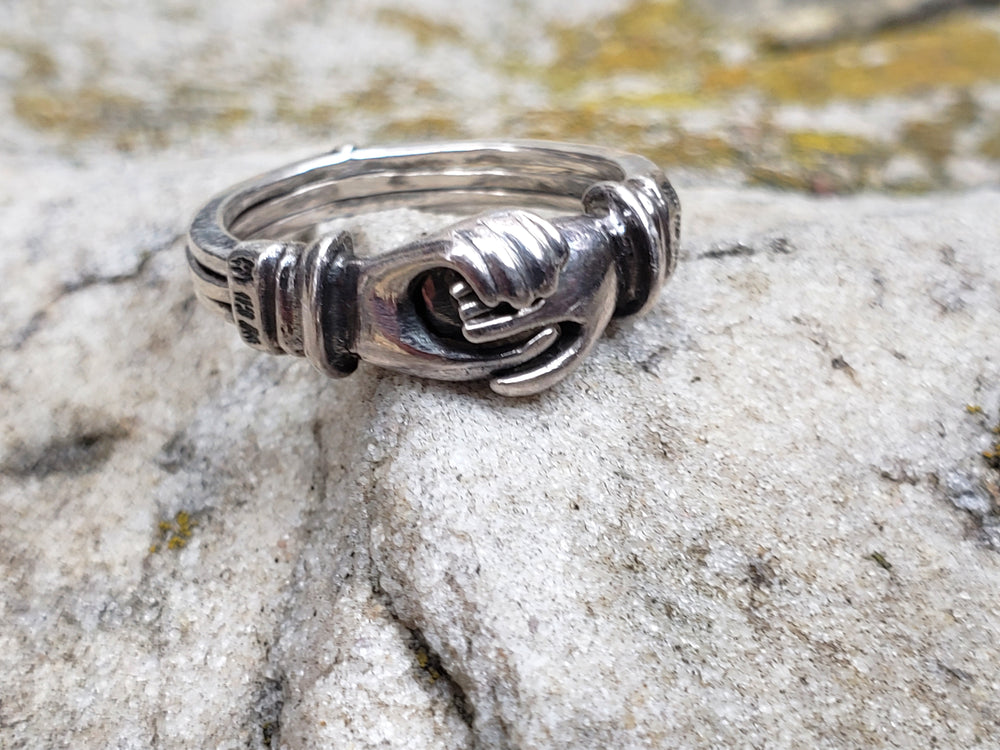 Fede Gimmel Ring / Claddagh Ring / Hands clasping band / Hidden Heart / Promise Ring
