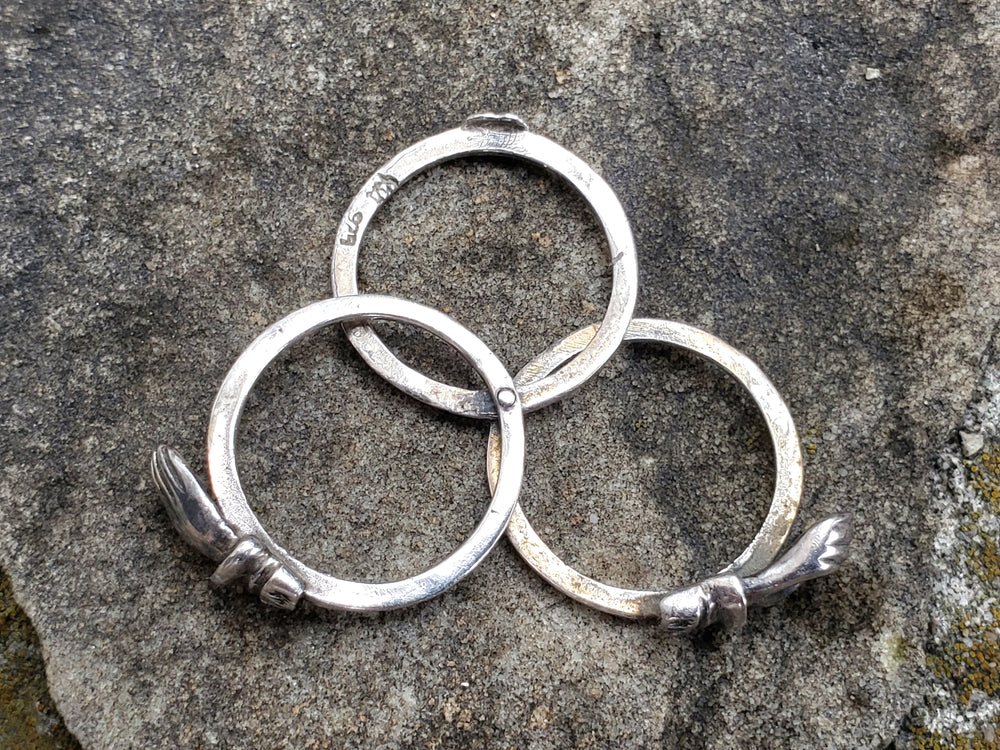 Fede Gimmel Ring / Claddagh Ring / Hands clasping band / Hidden Heart / Promise Ring